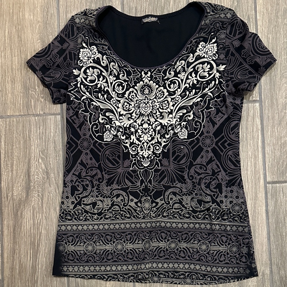 Vanilla Sugar Black and White Floral Women's Tee size large. 100% cotton